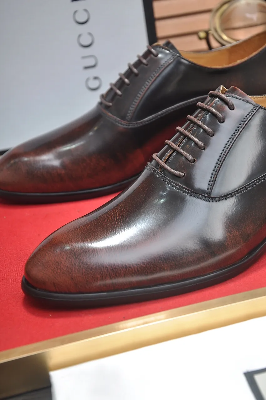 Men's shoes💰500💶Italy's top luxury men's shoe giant (GUCCI) (Gucci) (full cowhide lining) new arrival🍃Original European style🔰 Pleasant to the eye😍In order to make the shoes more durable and non-deformable🌀The production continues to follow traditional methods but there is still no lack of innovation💪Choose original sheepskin for the leather♻️ Smooth and natural And extra bright ⭐Made of imported cowhide, the first choice of rich people 38-45 (45 customized)
